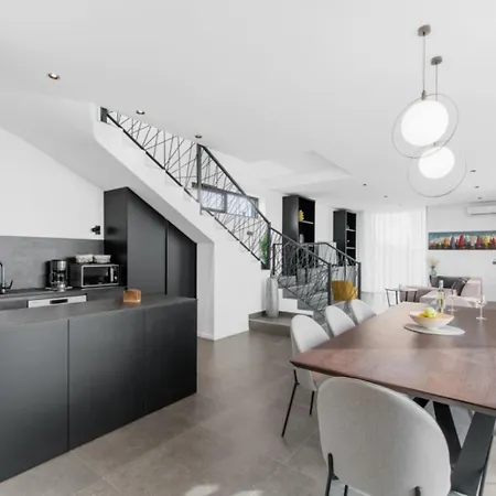 Nura Вилла Каштелир