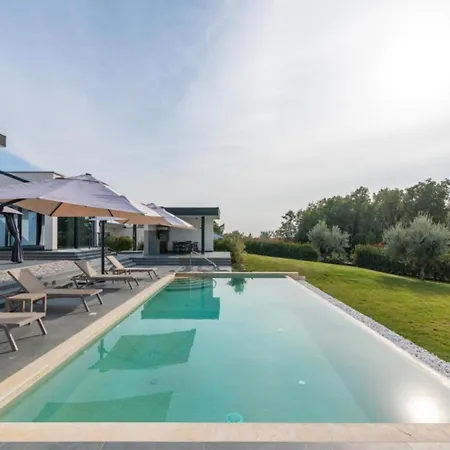Nura Villa