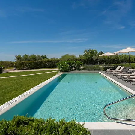 Villa Nura